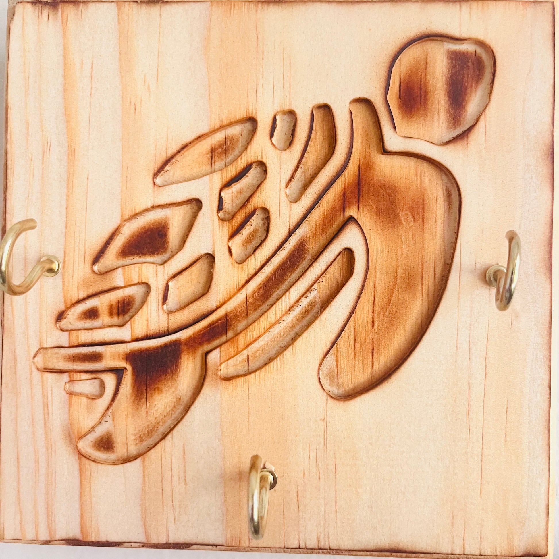 Wooden_wall_trellis_for_plants_or_key_holder_with_turtle_design_closeup